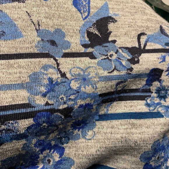 Ladies 3/4 sleeve lightweight floral print top - Picture 12 of 13